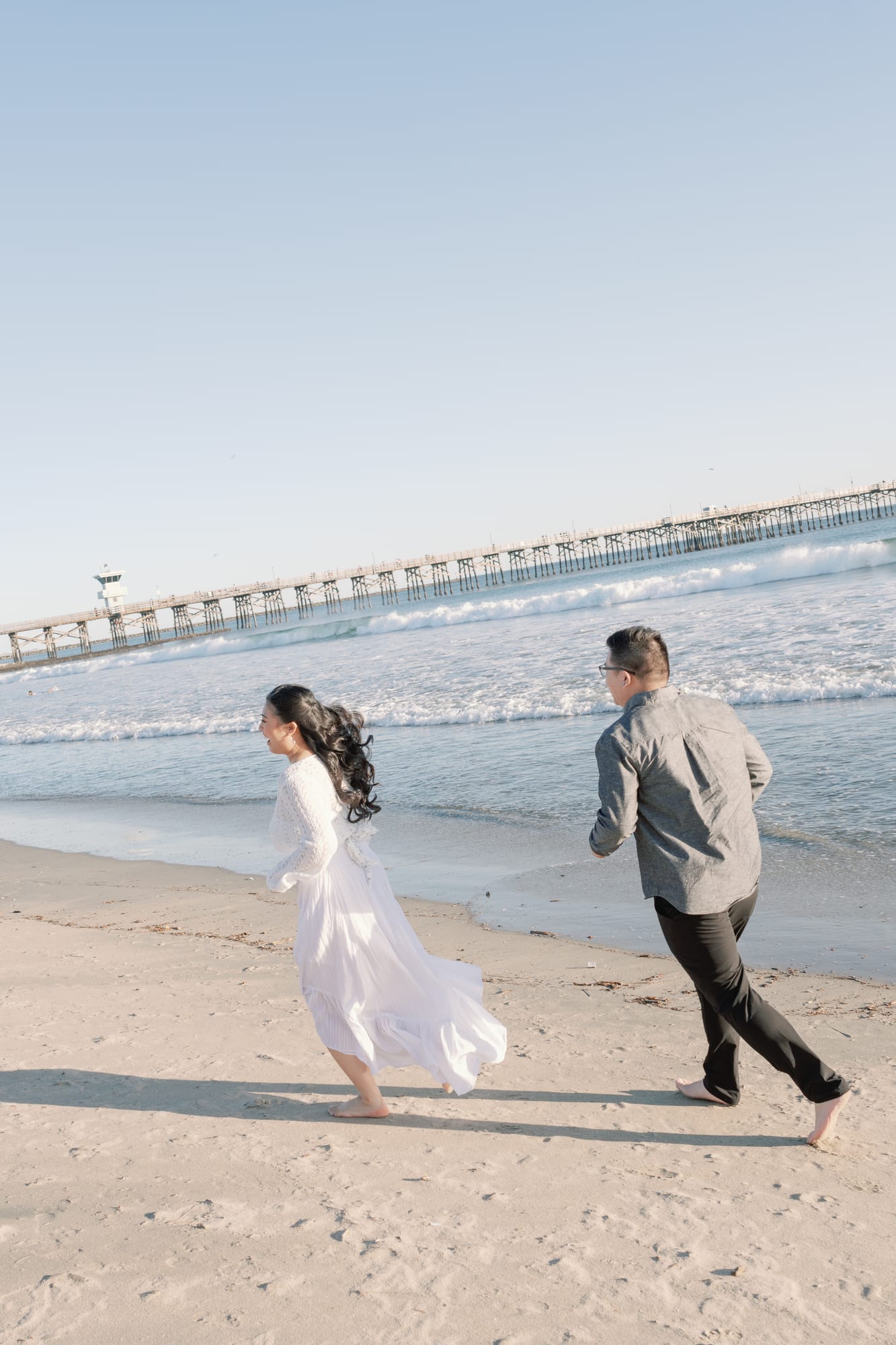 Christine and Thomas running along the shore.